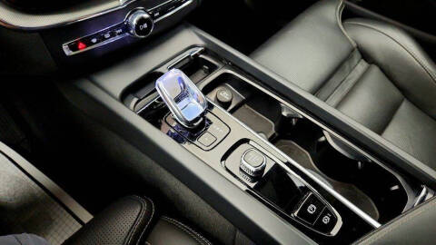 2025 Volvo XC60 B5 Ultra Black Edition