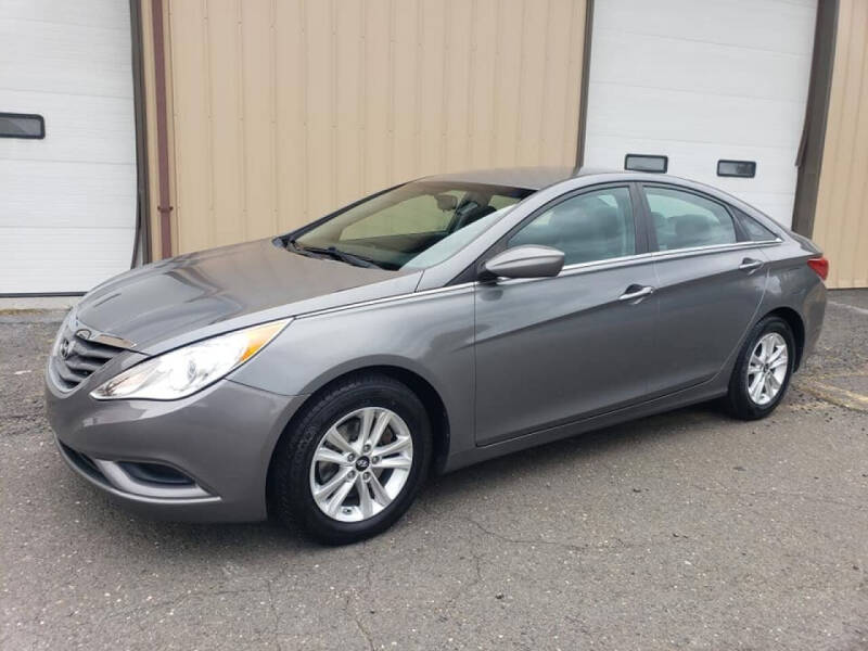 2013 Hyundai Sonata for sale at Massirio Enterprises in Middletown CT