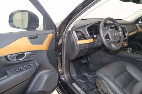 2025 Volvo XC90 B5 Plus Bright Theme