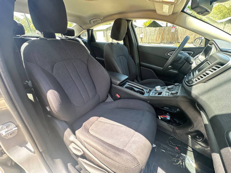2015 Chrysler 200 Limited