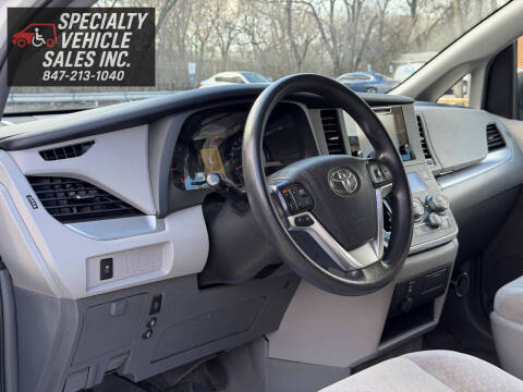 2017 Toyota Sienna LE Mobility 7-Passenger
