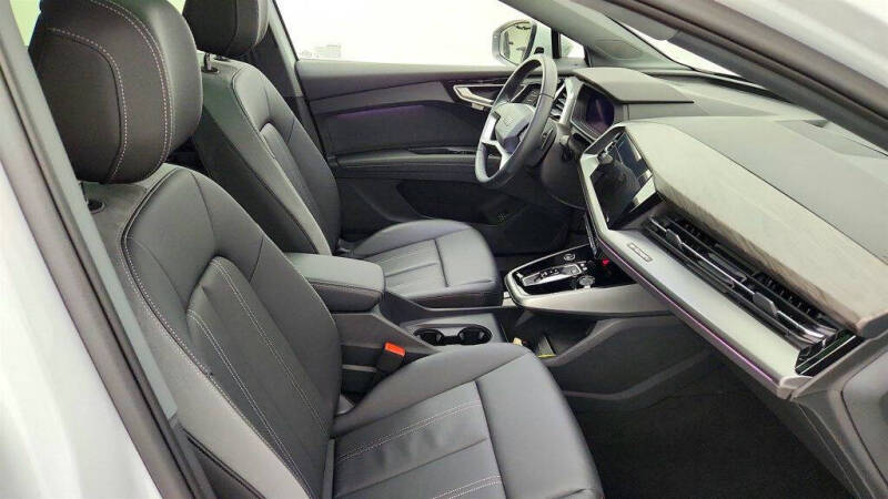 2024 Audi Q4 e-tron quattro Premium Plus 55