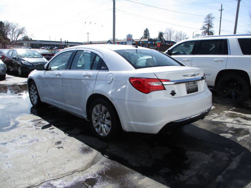 2014 Chrysler 200 LX