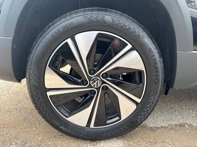 2025 Volkswagen Taos SE 4Motion