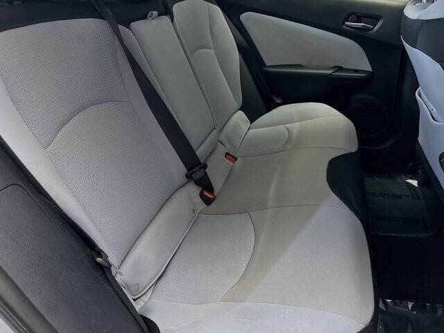 2022 Toyota Prius LE