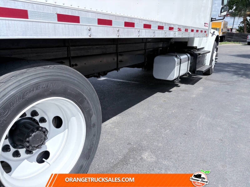 2019 Freightliner M2 106
