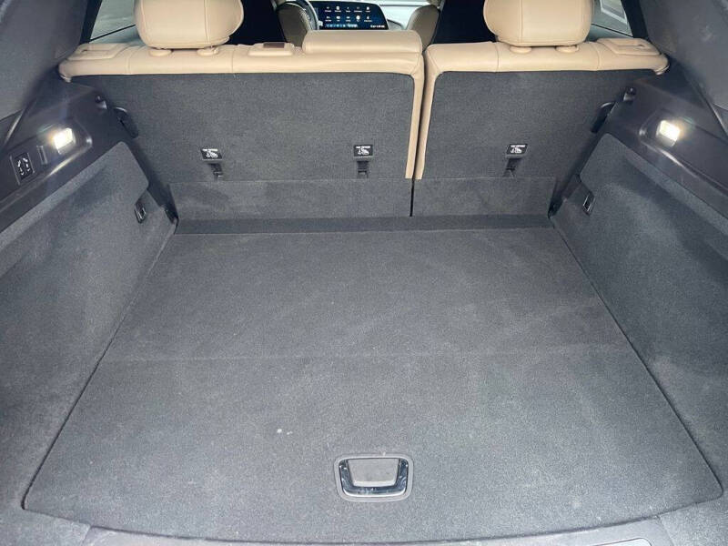 2024 Cadillac LYRIQ Luxury 3