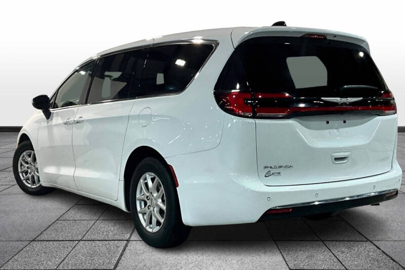Used 2023 Chrysler Pacifica Touring L with VIN 2C4RC1BG3PR616080 for sale in Bluefield, WV