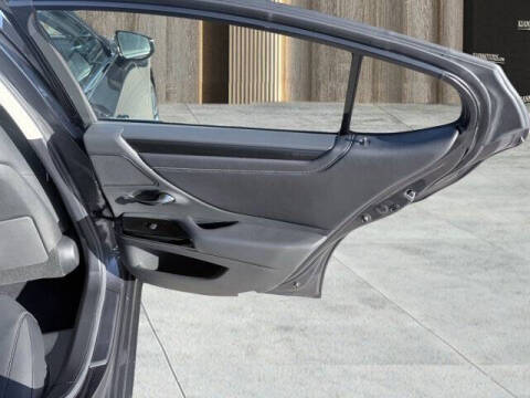 2025 Lexus ES 300h F SPORT Design