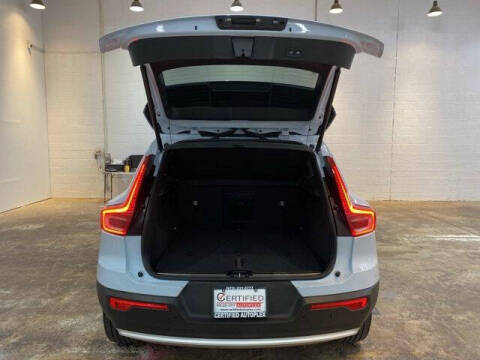 2025 Volvo XC40 B5 Plus Bright Theme
