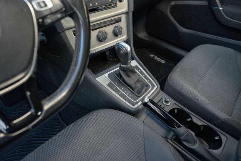 2017 Volkswagen Golf TSI S