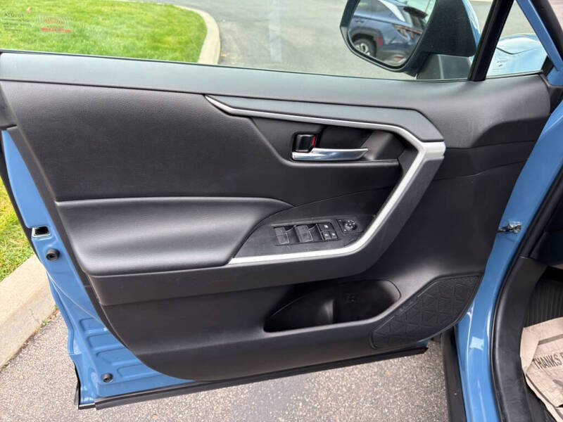 2022 Toyota RAV4 Hybrid SE