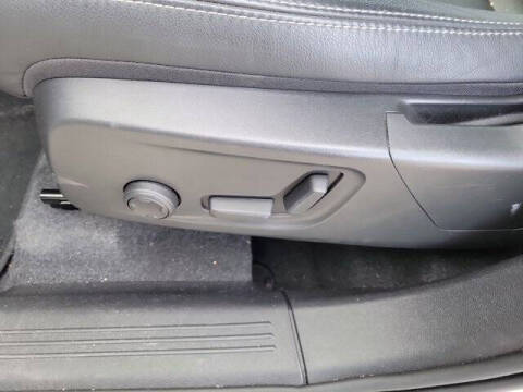 2024 Volvo XC40 B5 Plus Bright Theme