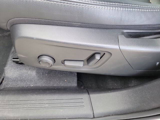 2024 Volvo XC40 B5 Plus Bright Theme