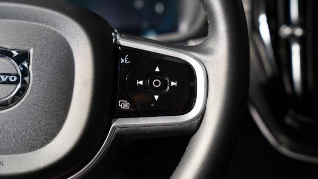 2022 Volvo XC60 B6 R-Design