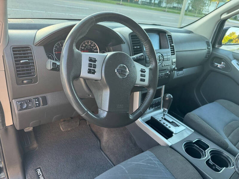 2011 Nissan Pathfinder SV