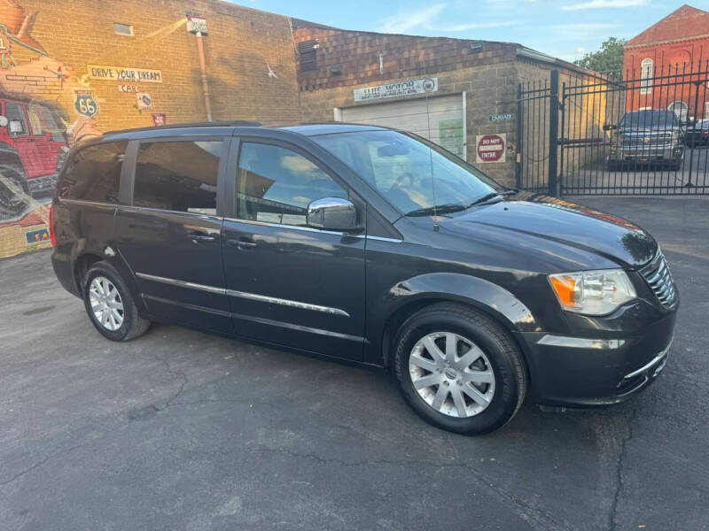 2012 Chrysler Town and Country Touring-L