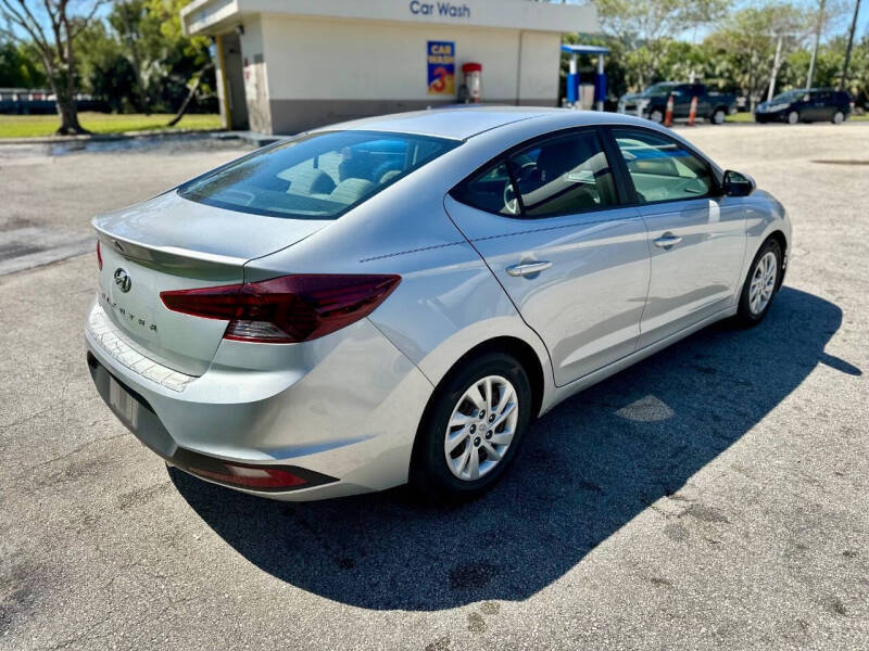 2019 Hyundai Elantra SE