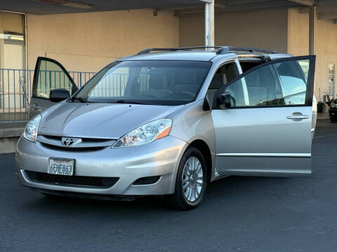 2008 Toyota Sienna LE 8-Passenger