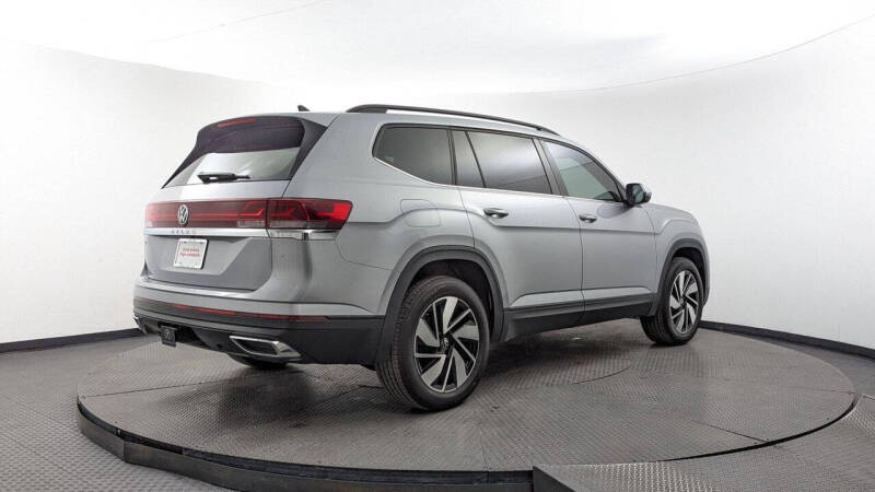 2025 Volkswagen Atlas SE