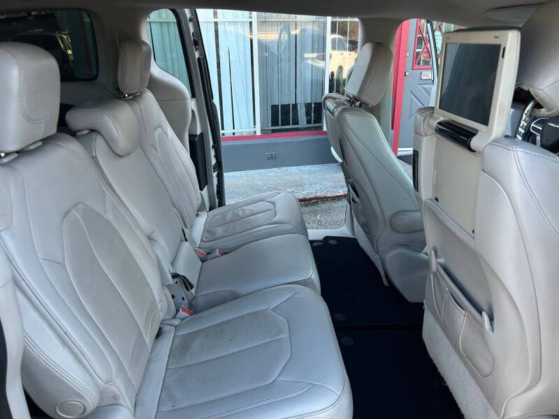 2017 Chrysler Pacifica Touring-L Plus