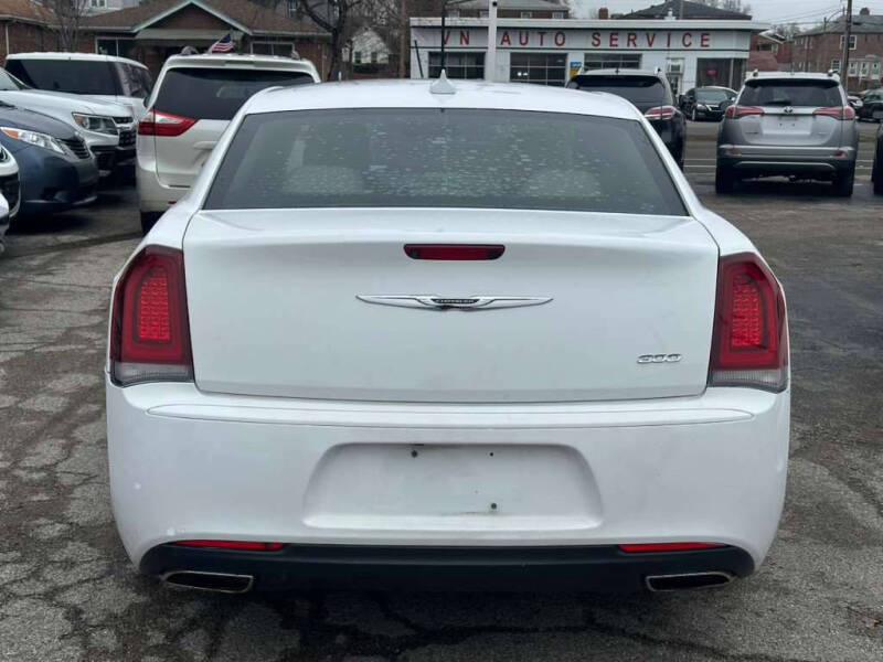 2018 Chrysler 300 Touring