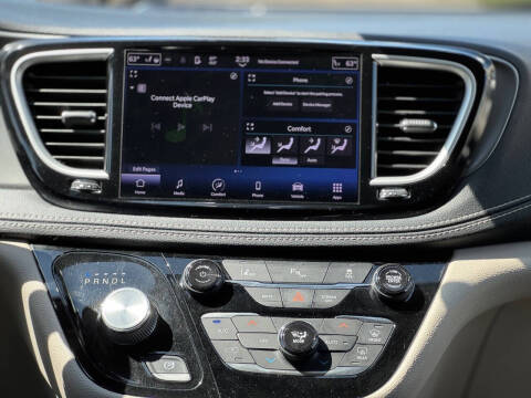 2022 Chrysler Pacifica Hybrid Touring L
