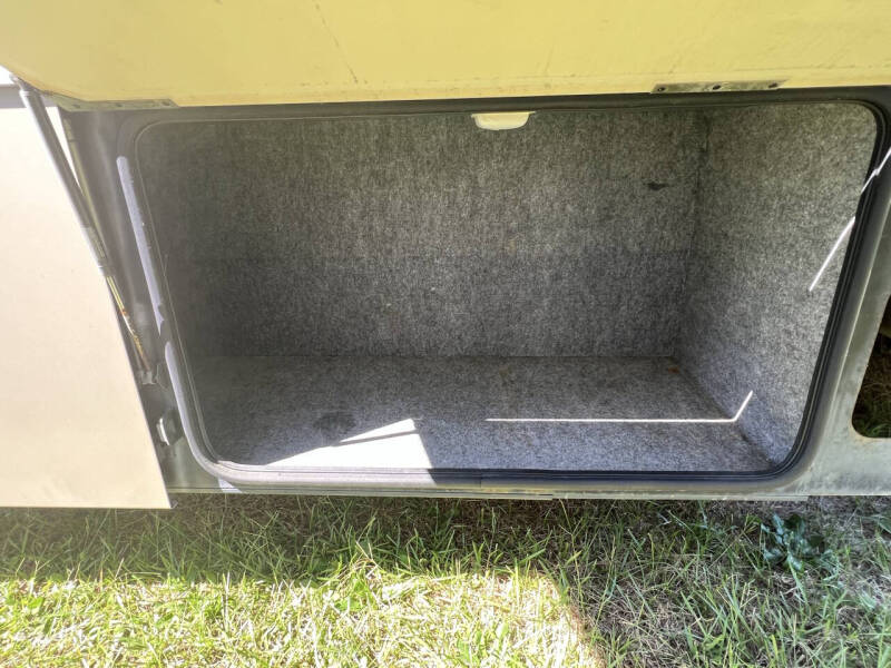 2001 Winnebago Journey 36L