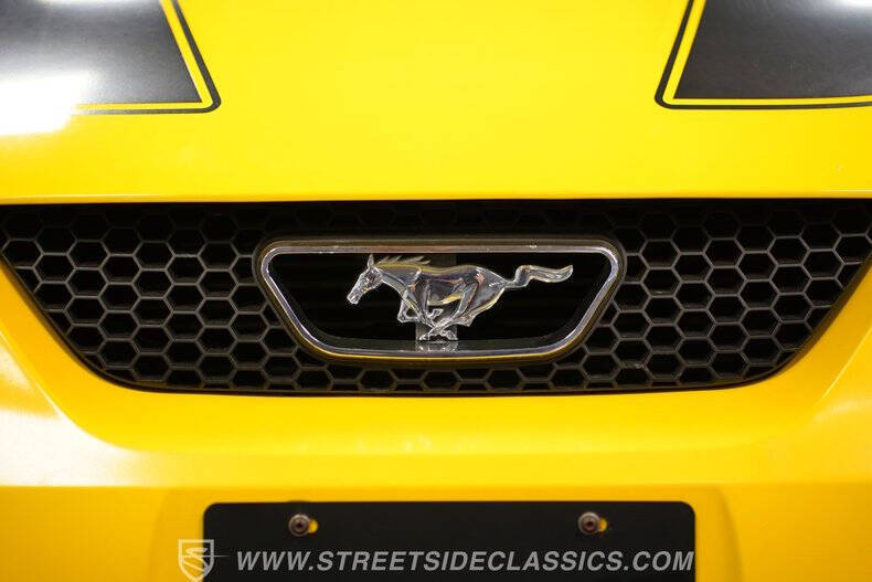 2004 Ford Mustang GT Deluxe