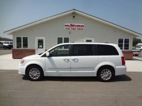 2015 Chrysler Town and Country for sale at GIBB'S 10 SALES LLC in New York Mills MN