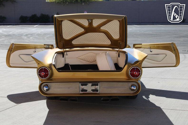 1957 Ford Thunderbird