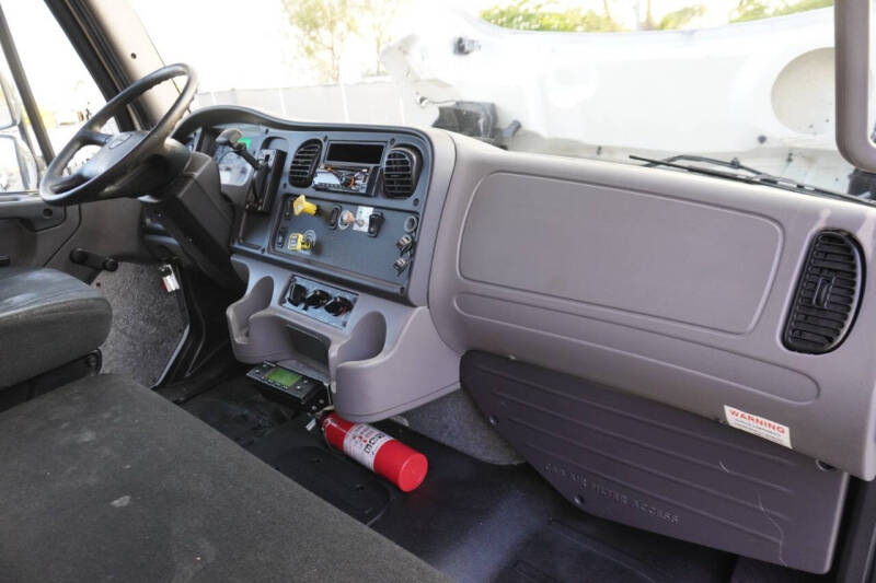 2018 Freightliner M2 106