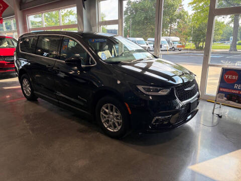 2025 Chrysler Pacifica Select