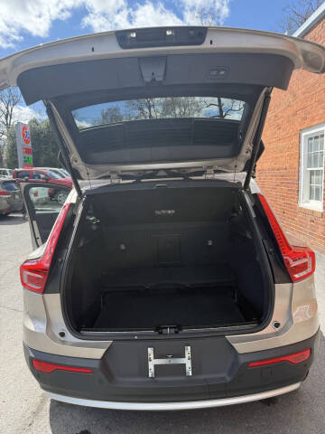 2024 Volvo XC40 B5 Plus Bright Theme