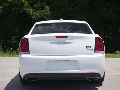 2018 Chrysler 300 S