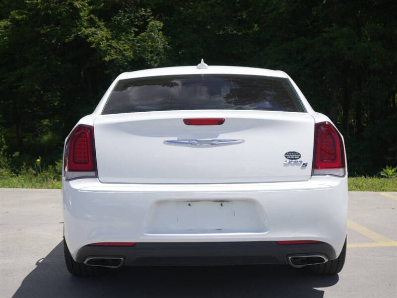 2018 Chrysler 300 S