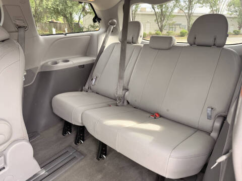 2017 Toyota Sienna XLE 8-Passenger