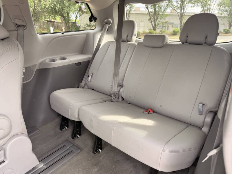 2017 Toyota Sienna XLE 8-Passenger