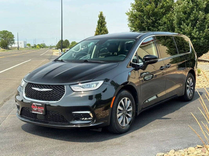 2024 Chrysler Pacifica Plug-In Hybrid Select