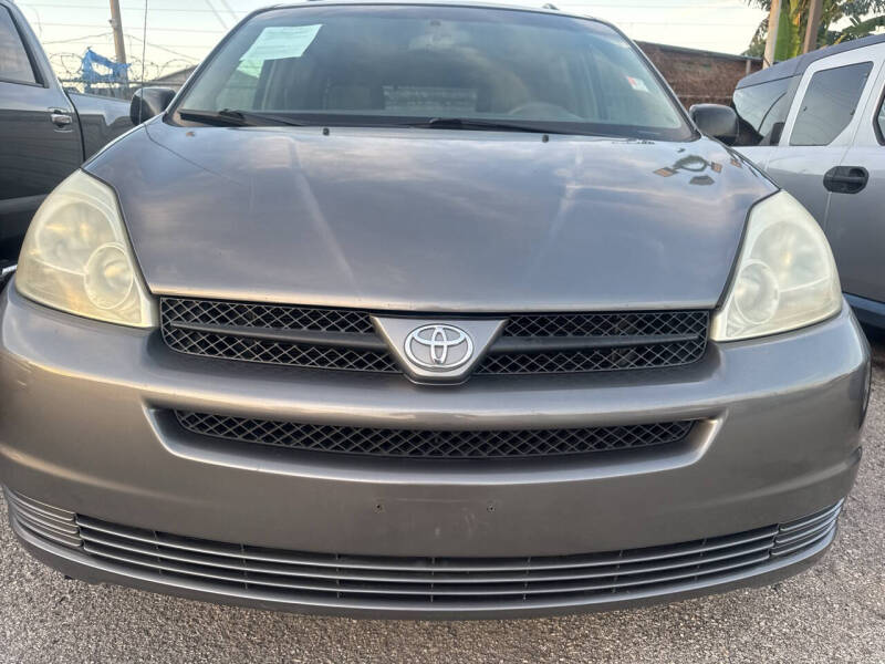 2004 Toyota Sienna LE 7 Passenger