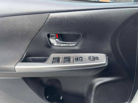 2015 Toyota Prius v Three