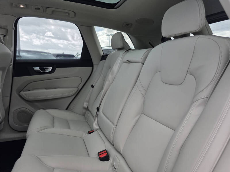 2026 Volvo XC60 B5 Ultra