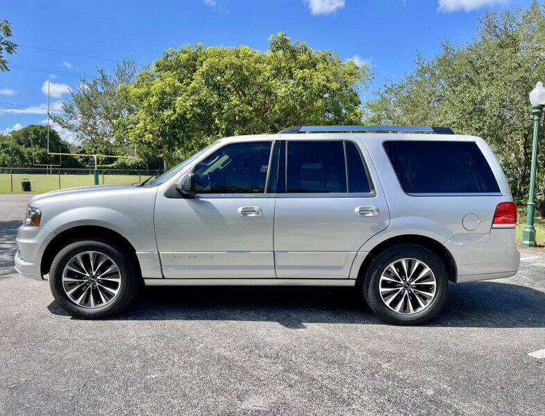 2017 LINCOLN Navigator SUV / Crossover - $25,995