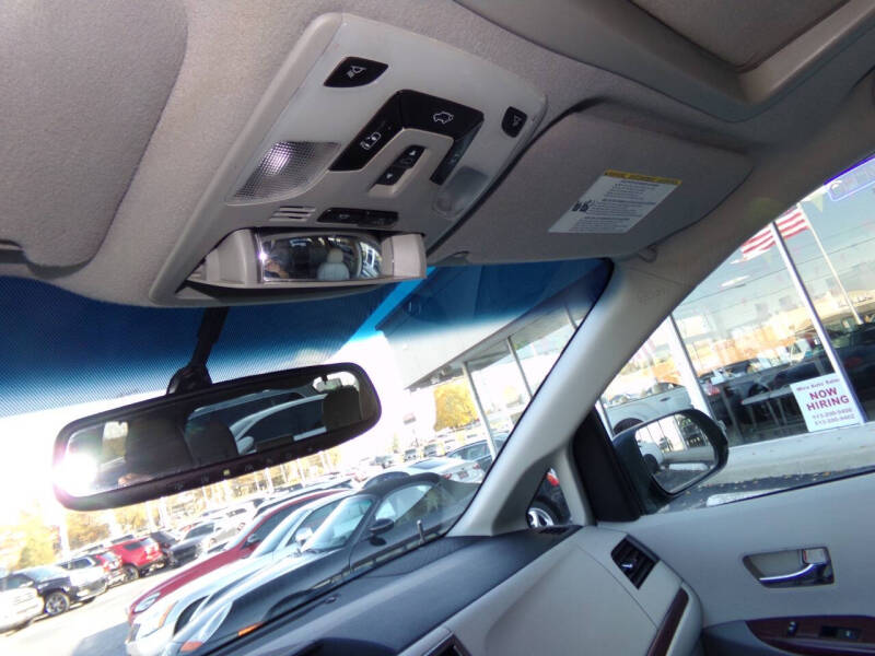 2011 Toyota Sienna XLE 7-Passenger Auto Access Seat