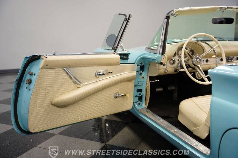 1957 Ford Thunderbird