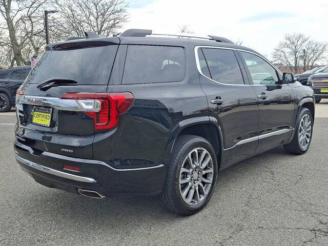 2023 GMC Acadia Denali