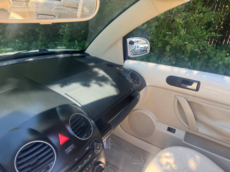 2009 Volkswagen New Beetle Convertible Base PZEV