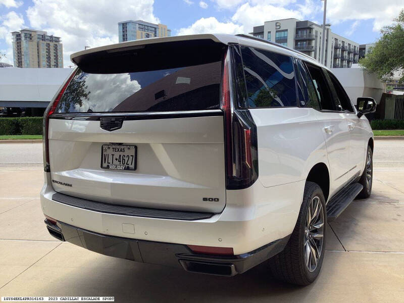 2023 Cadillac Escalade Sport