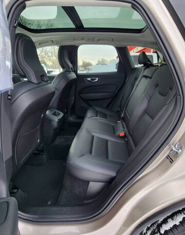 2025 Volvo XC60 B5 Core Dark Theme