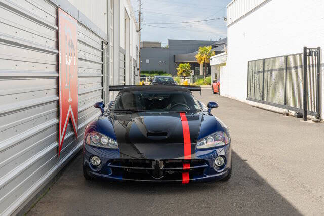 2005 Dodge Viper 28
